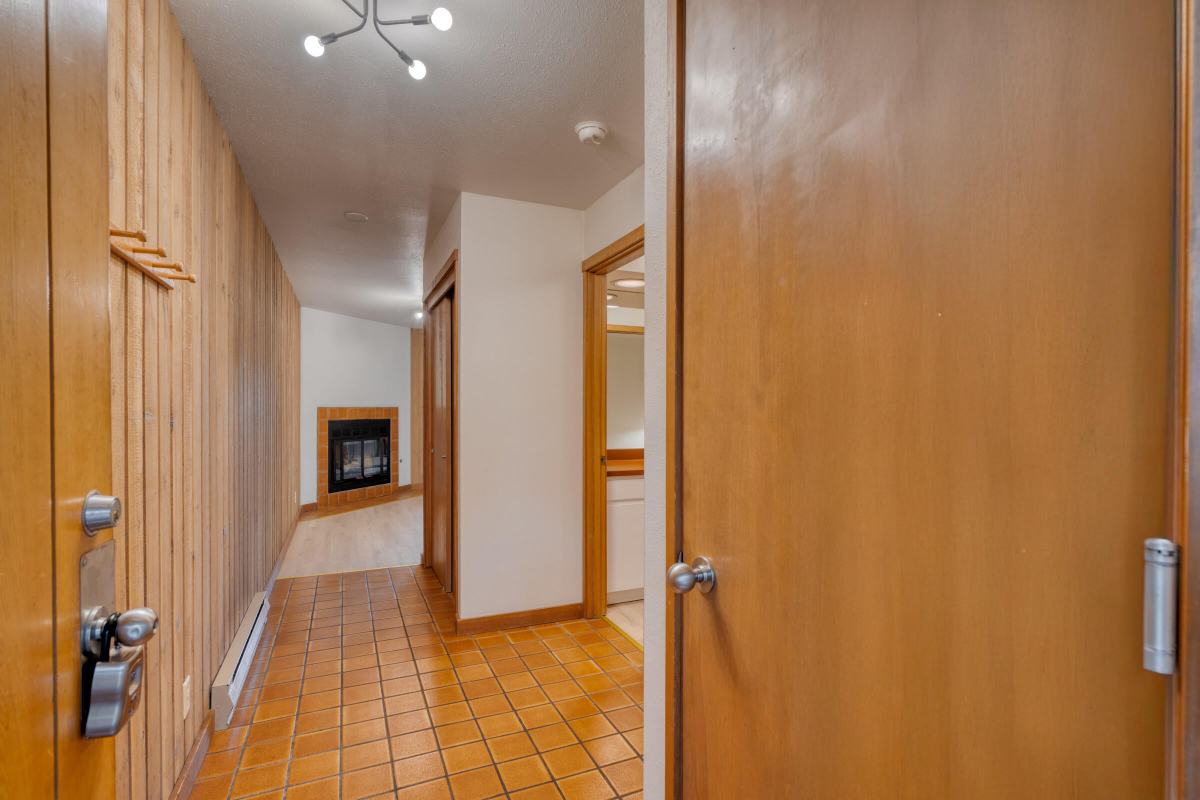 Peaceful 1 Bedroom Apartment in Mt Bachelor Village - Photo 3