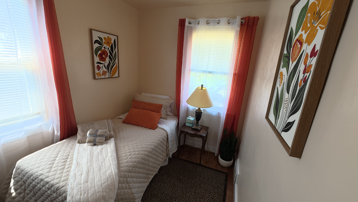 Quiet and Comfy! One Booking, 2 Private Rooms + Private Bath-Walk to Metro - Photo 6
