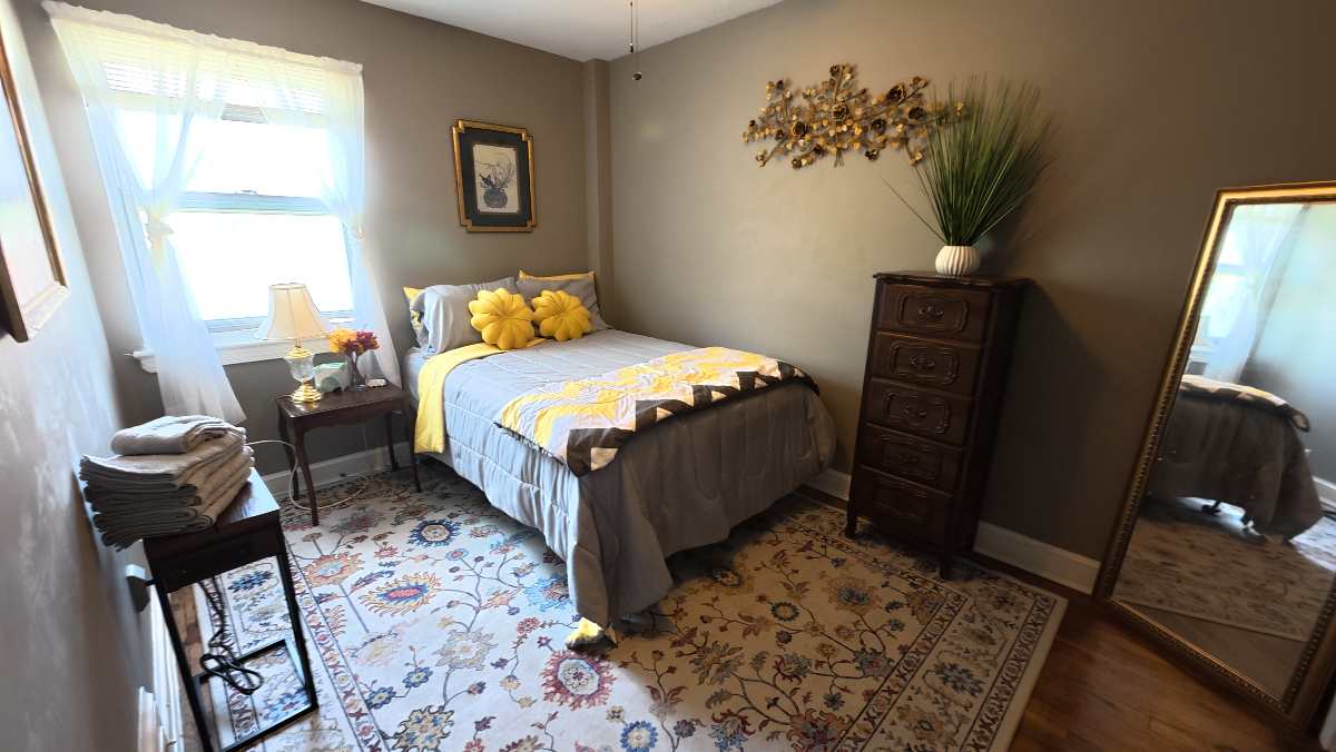 Quiet and Comfy! One Booking, 2 Private Rooms + Private Bath-Walk to Metro - Photo 2