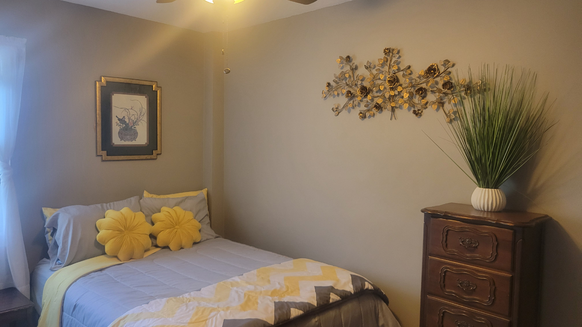 Quiet and Comfy! One Booking, 2 Private Rooms + Private Bath-Walk to Metro - Photo 3