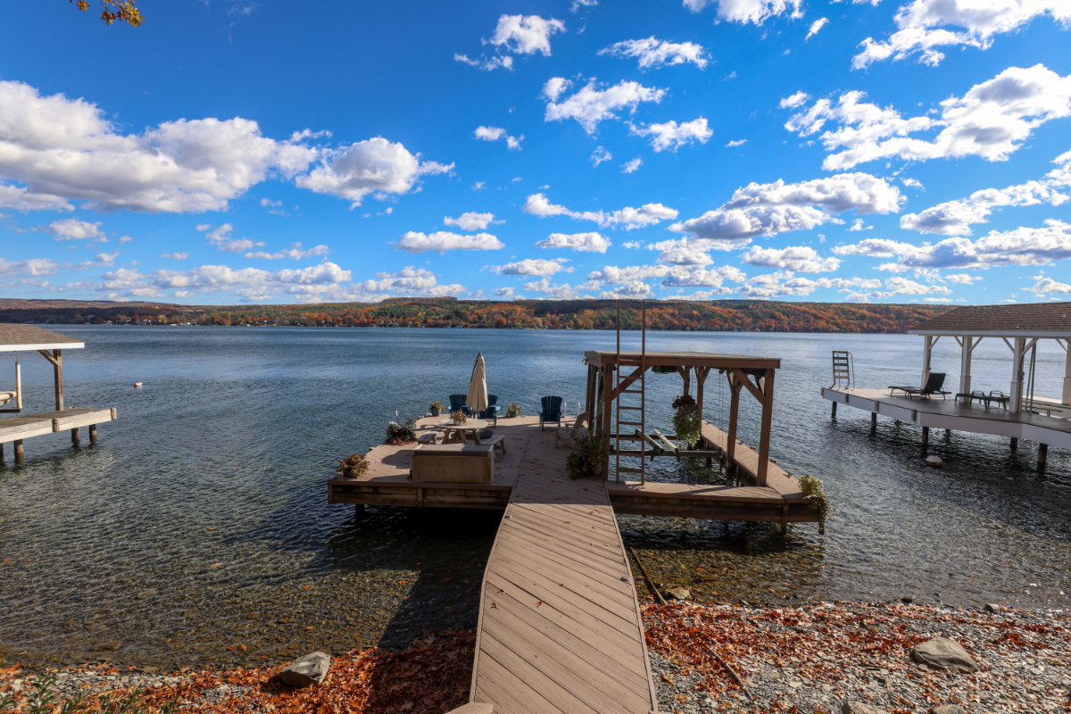 Cozy Lakefront Cottage with Deck, Dock & All Utilities Included - Photo 8