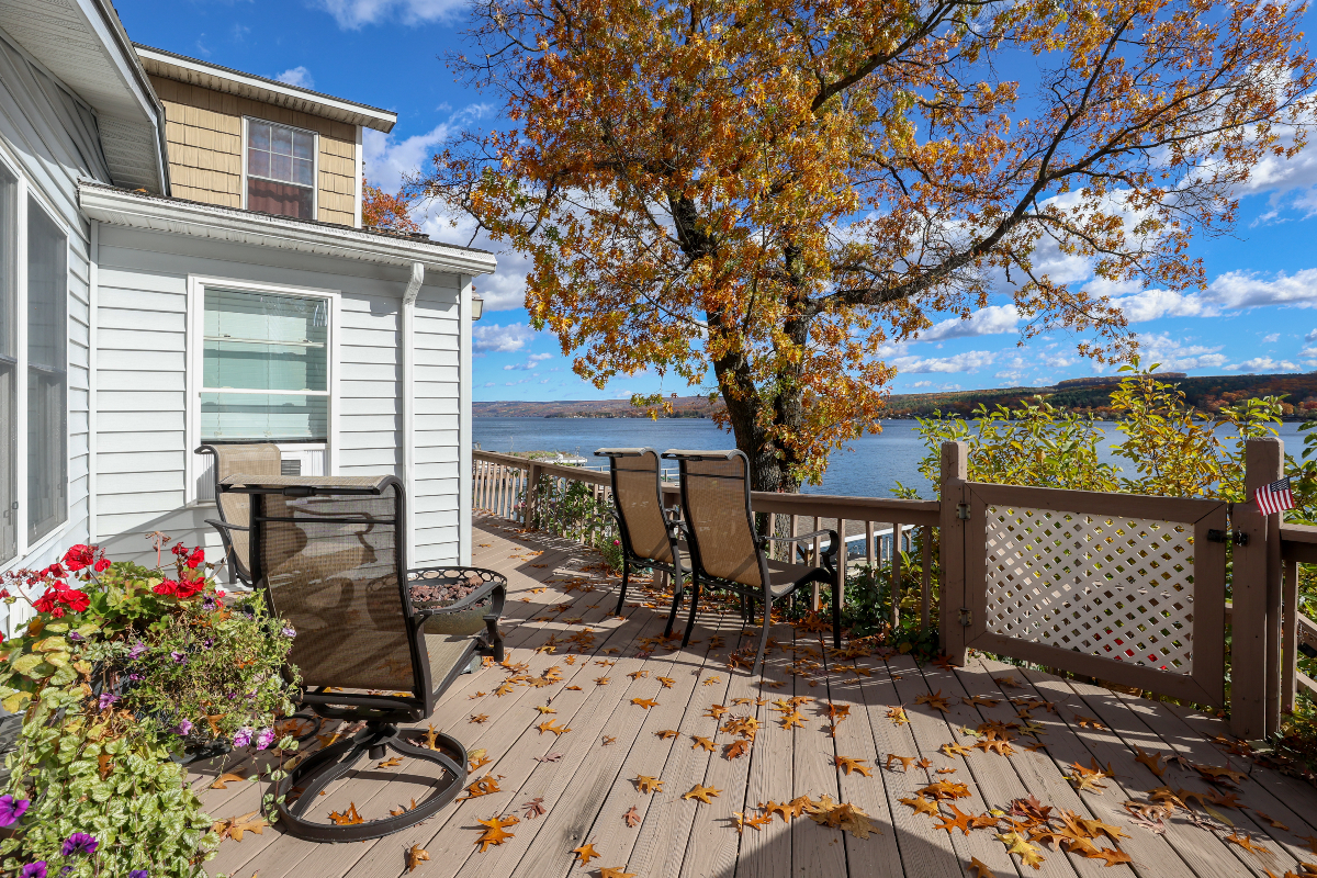 Cozy Lakefront Cottage with Deck, Dock & All Utilities Included - Photo 10