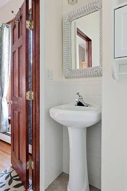 Cozy, Furnished Victorian Apartment in Downtown Hammondsport - Photo 11