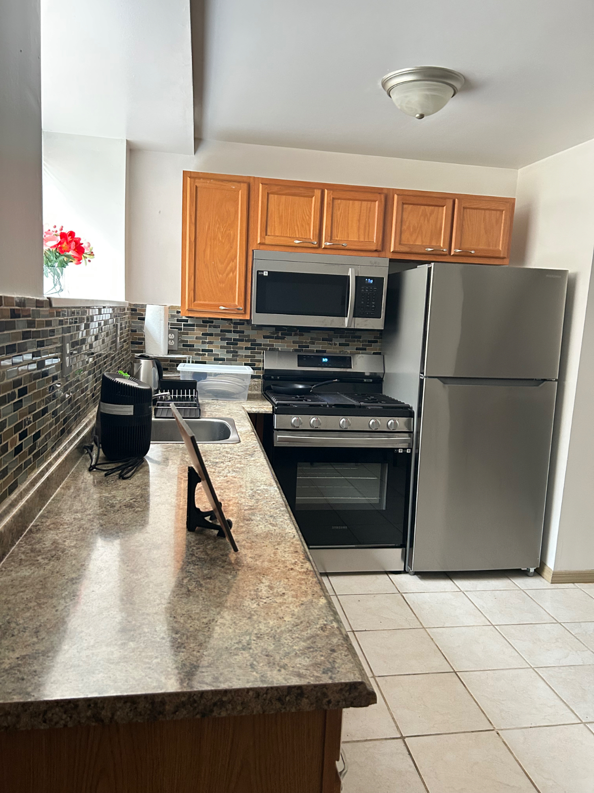 Bright & Simple 2BR Apartment in Staten Islands North Shore - Photo 3