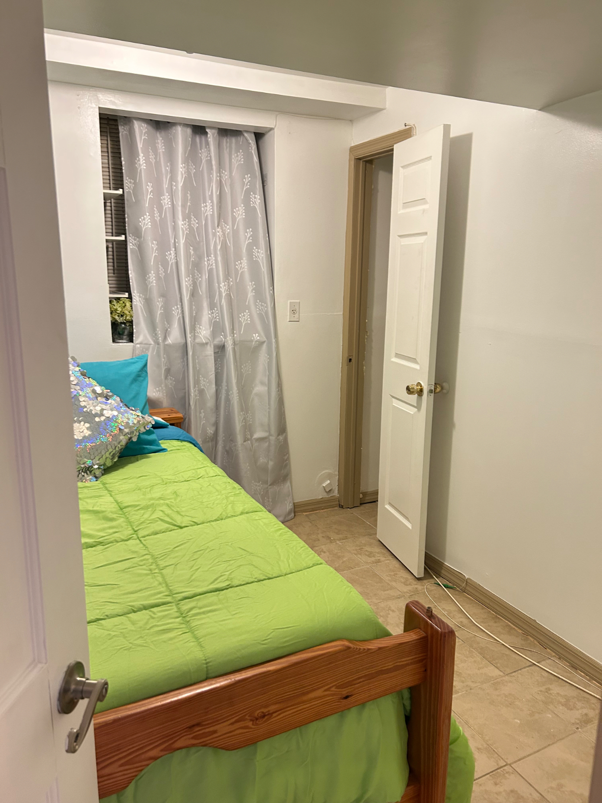 Bright & Simple 2BR Apartment in Staten Islands  North Shore - Photo 7