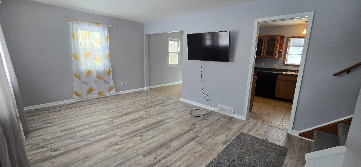3 bedroom home in Gates. Close to hospitals and expressway - Photo 3