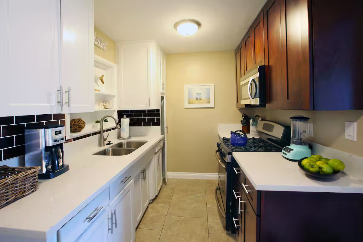 Cozy Ocean Beach Hideaway- Fully Furnished & Ready to Go - Photo 4