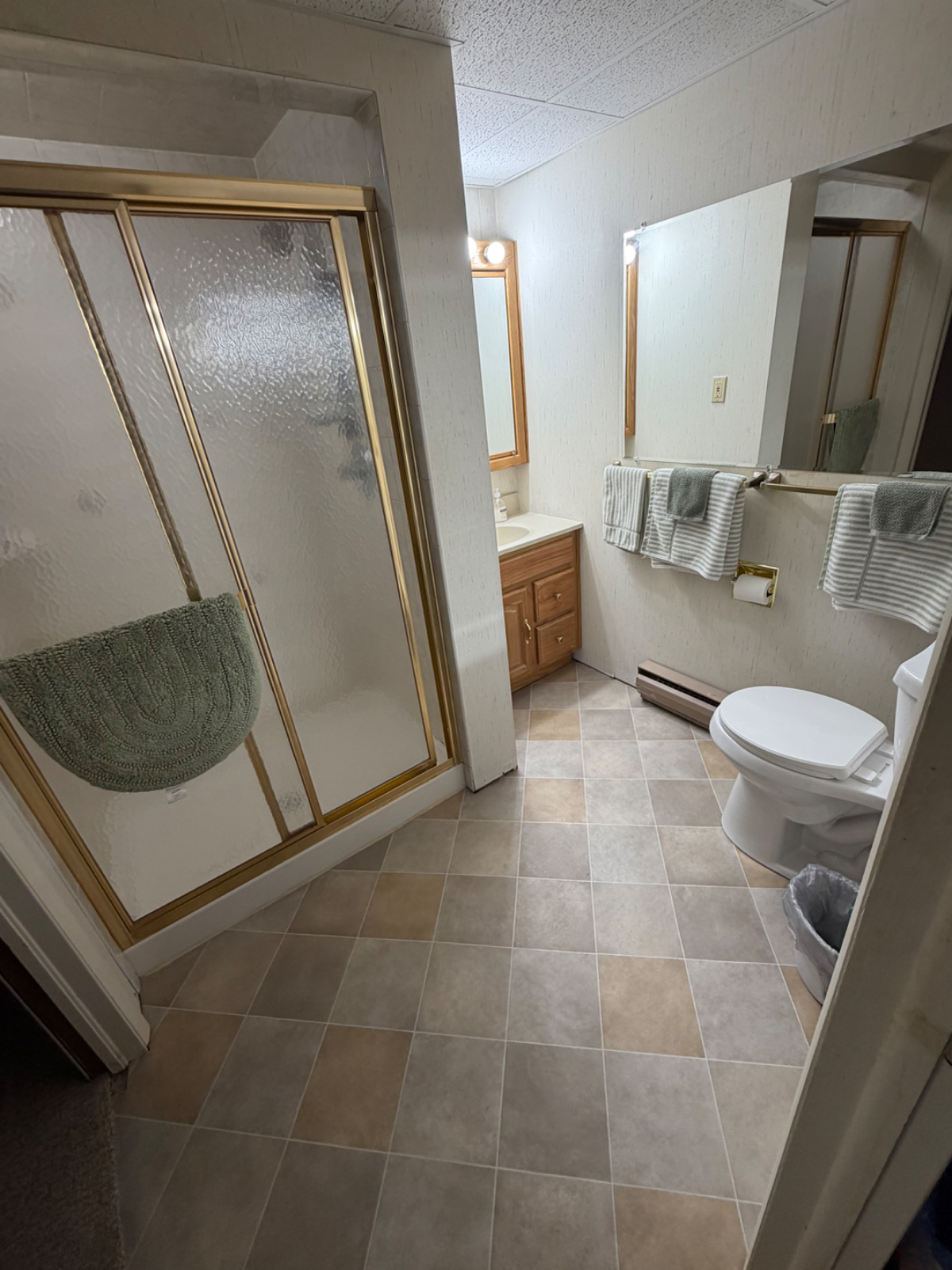 Executive Housing - 4BR 2BATH Home + Office + 4-Car Garage - Photo 10