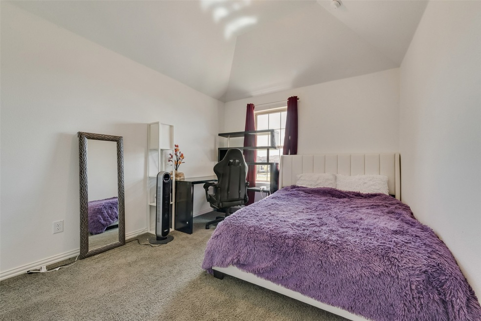 1-3 Private Bedrooms in Executive Owner-Occupied Beautiful Luxury Home in Viridian | All Bills & Res - Photo 8