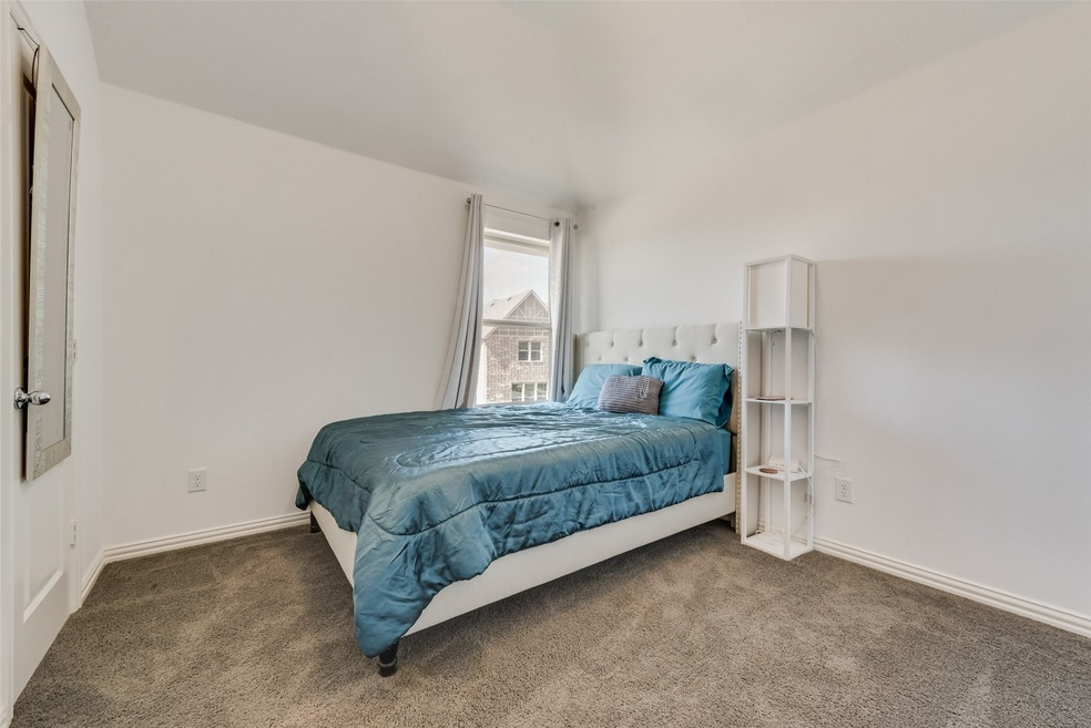 1-3 Private Bedrooms in Executive Owner-Occupied Beautiful Luxury Home in Viridian | All Bills & Res - Photo 9