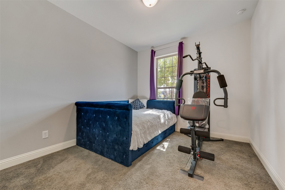 1-3 Private Bedrooms in Executive Owner-Occupied Beautiful Luxury Home in Viridian | All Bills & Res - Photo 10