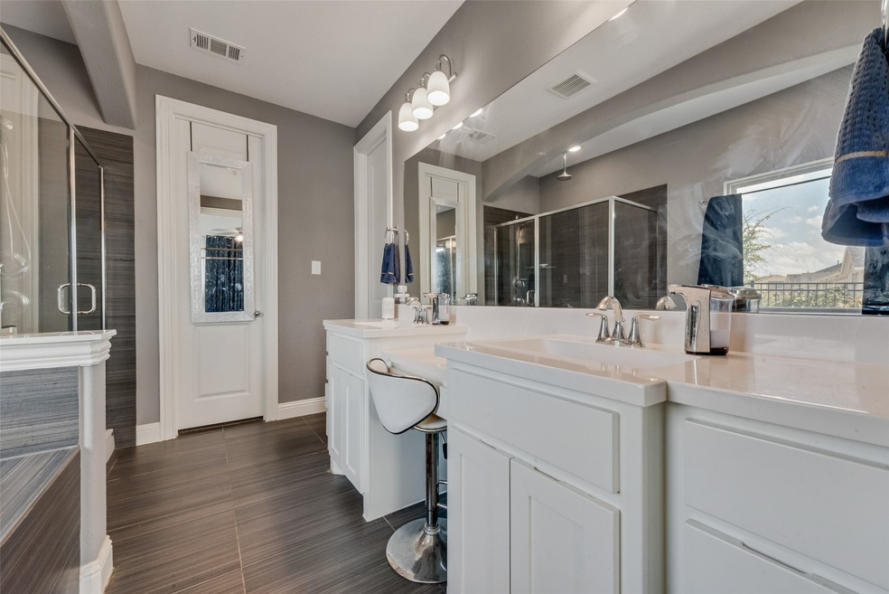 1-3 Private Bedrooms in Executive Owner-Occupied Beautiful Luxury Home in Viridian | All Bills & Res - Photo 7