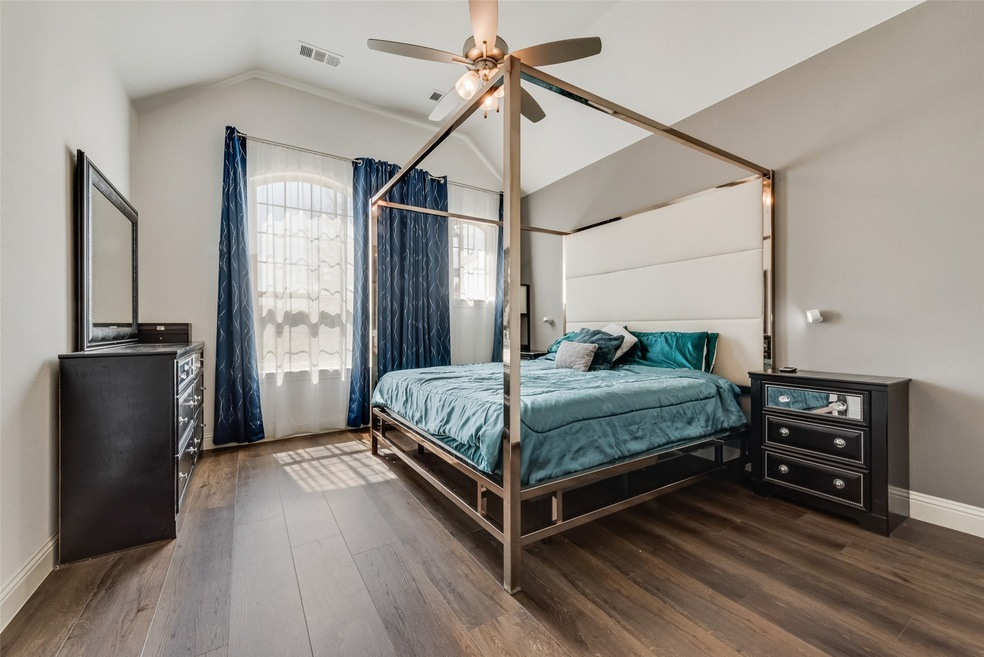 1-3 Private Bedrooms in Executive Owner-Occupied Beautiful Luxury Home in Viridian | All Bills & Res - Photo 6