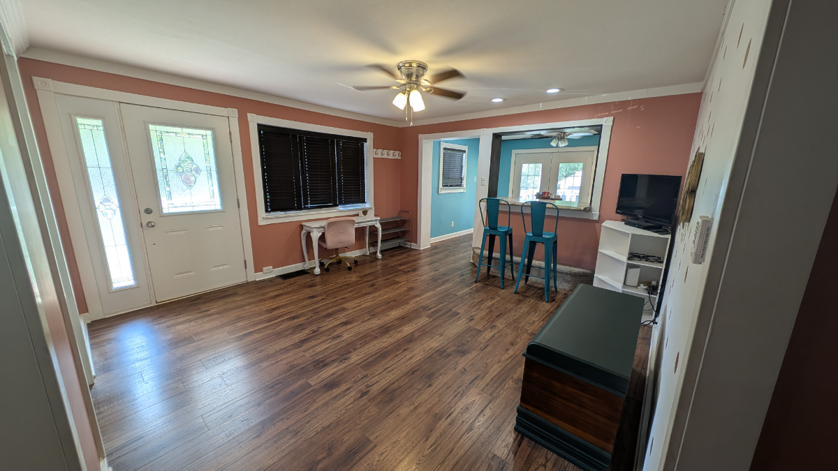 Cozy One bed One bath main floor apartment - Photo 2