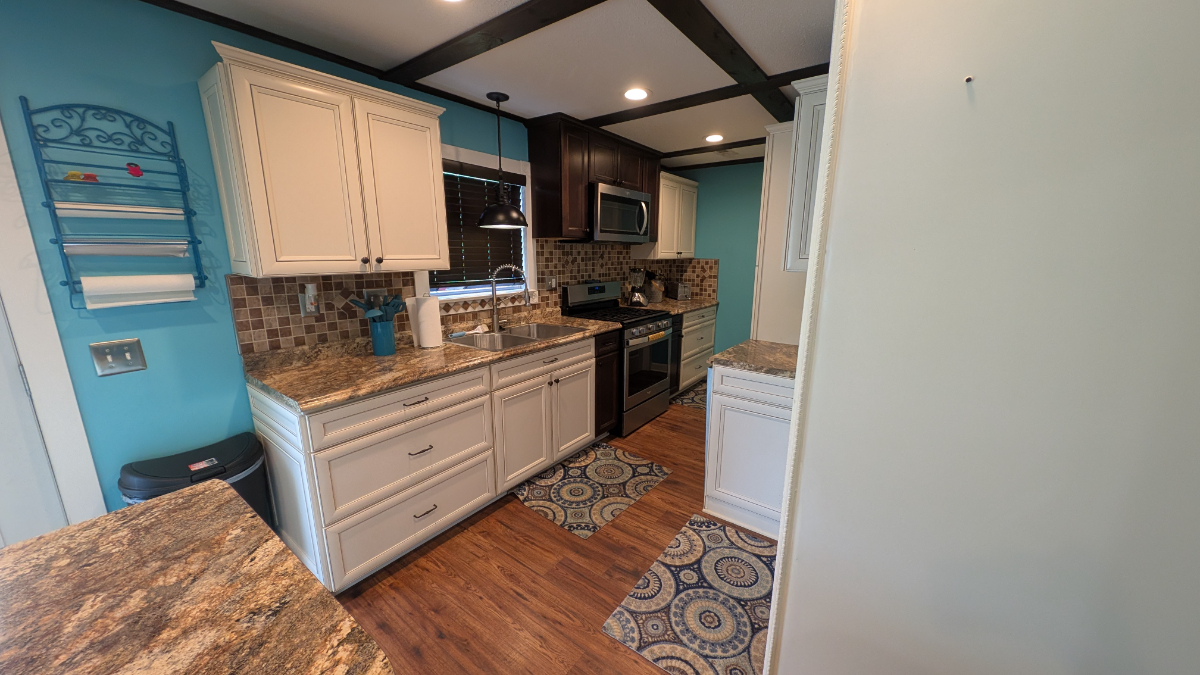 Cozy One bed One bath main floor apartment - Photo 4