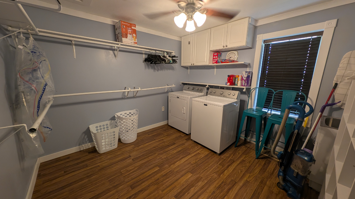 Cozy One bed One bath main floor apartment - Photo 8