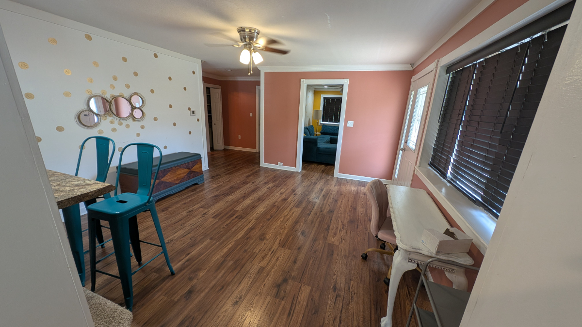 Cozy One bed One bath main floor apartment - Photo 5