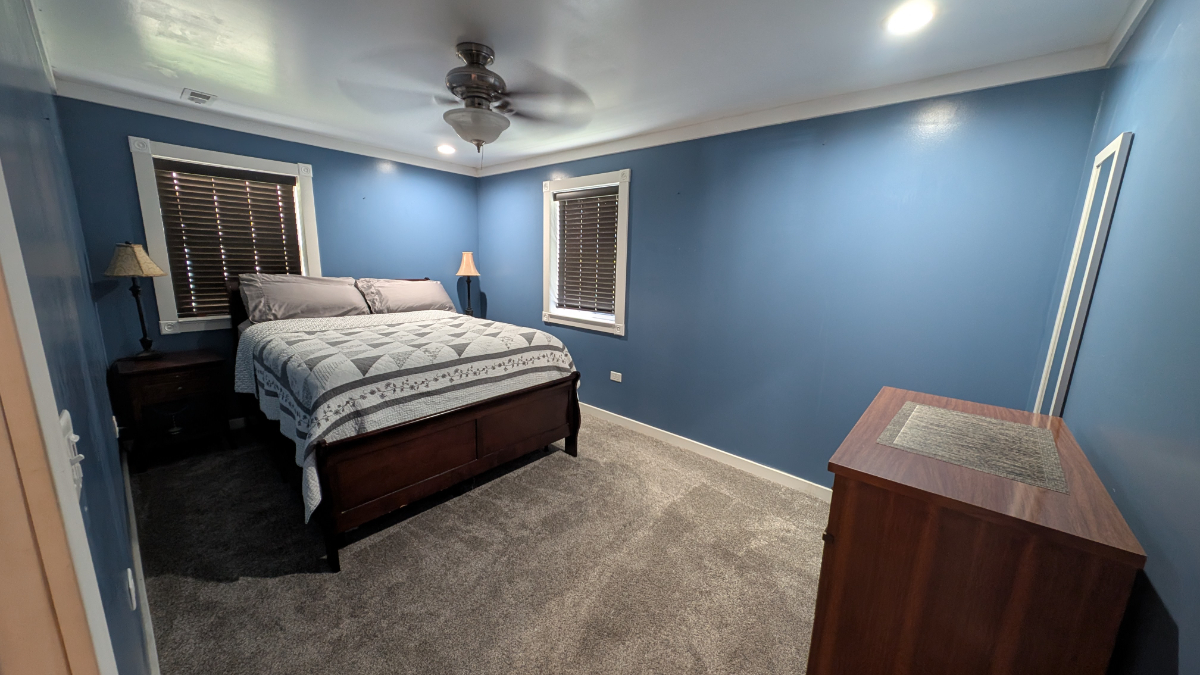 Cozy One bed One bath main floor apartment - Photo 10