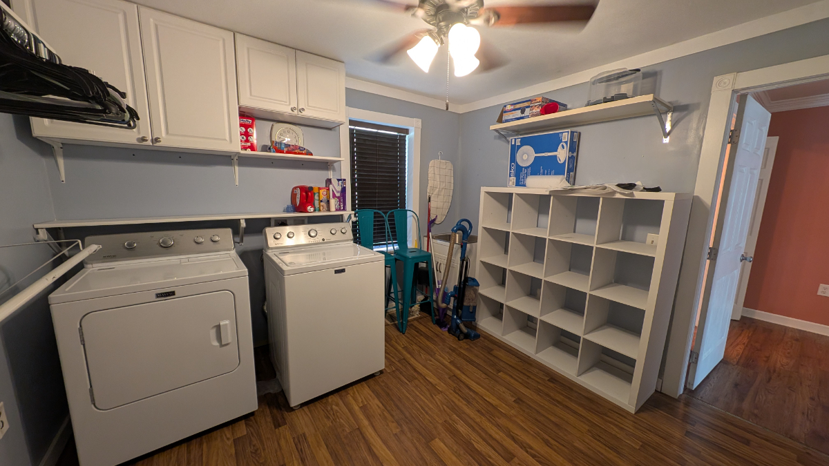 Cozy One bed One bath main floor apartment - Photo 9