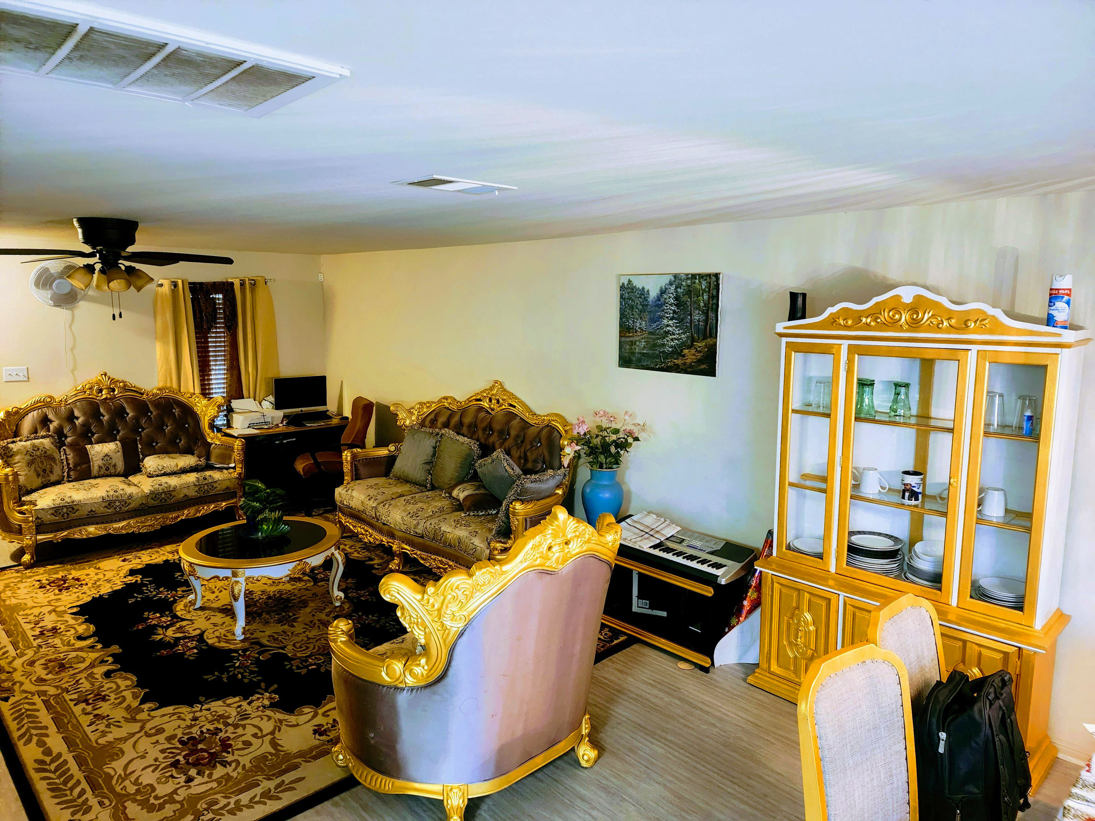 Live in Manor - Photo 10