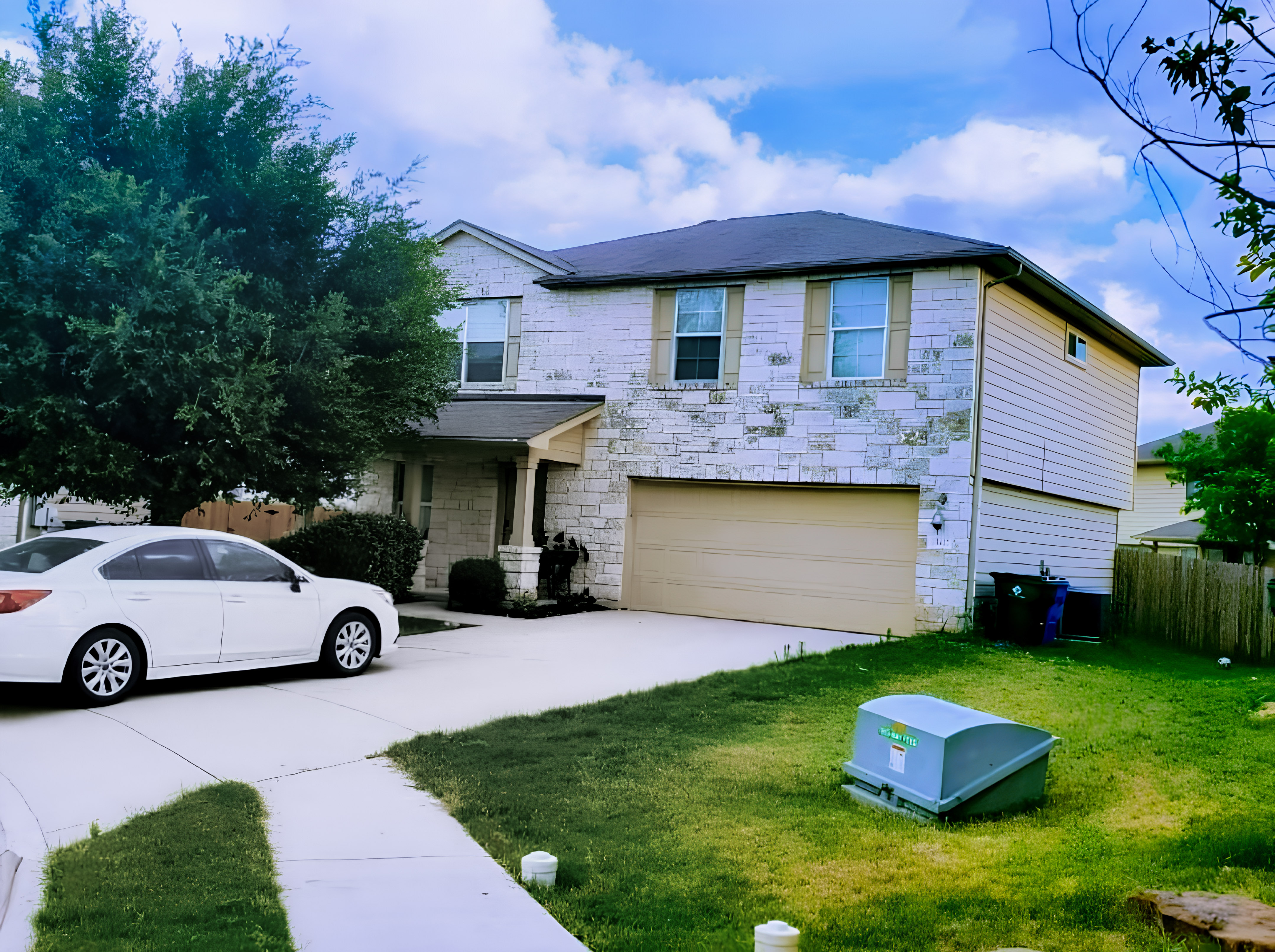 Live in Manor - Photo 1