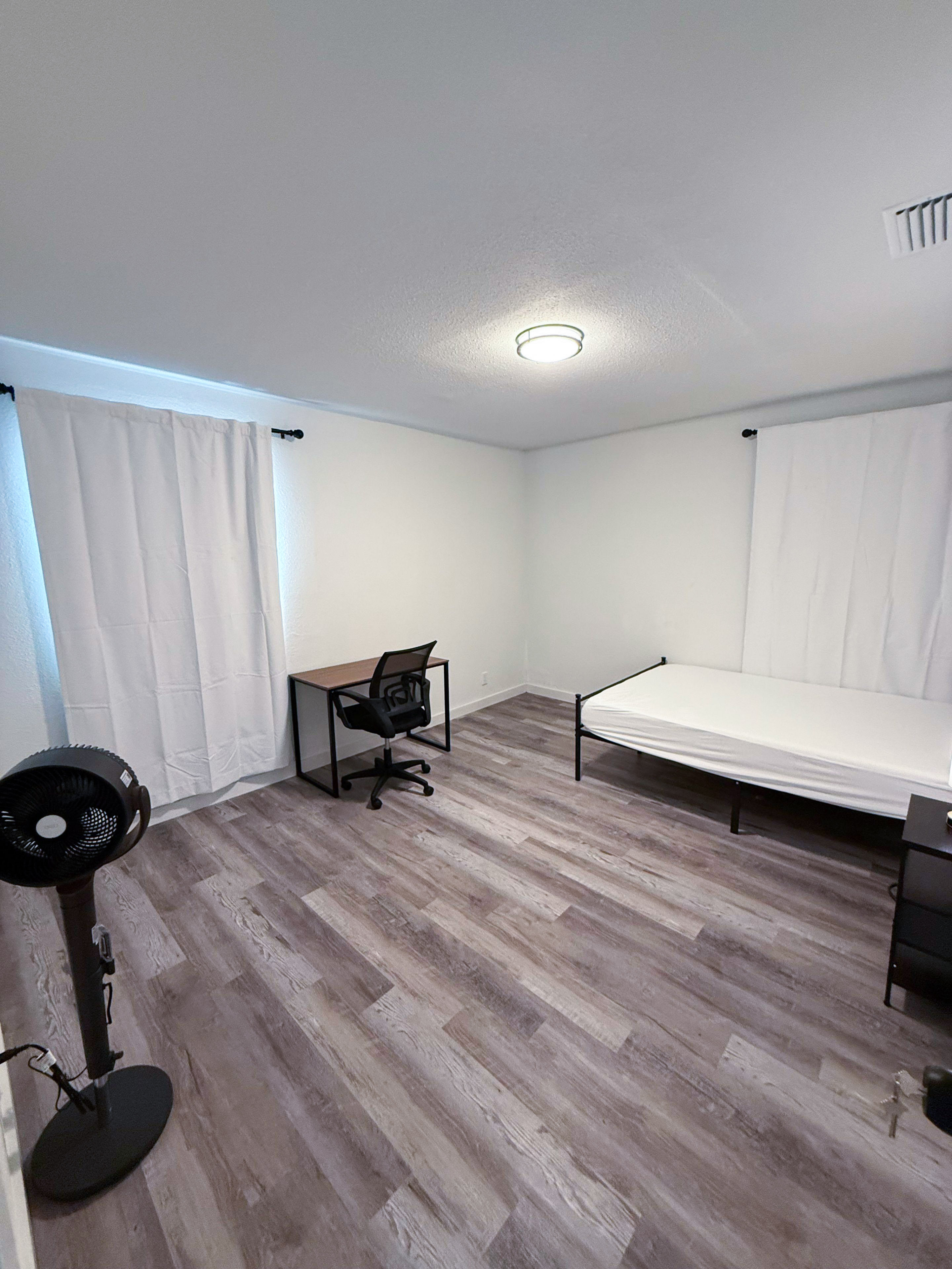 Renovated East Austin Rooms for Rent | No Move-In Fee Utilities Included | Close to Tesla & Samsung - Photo 3