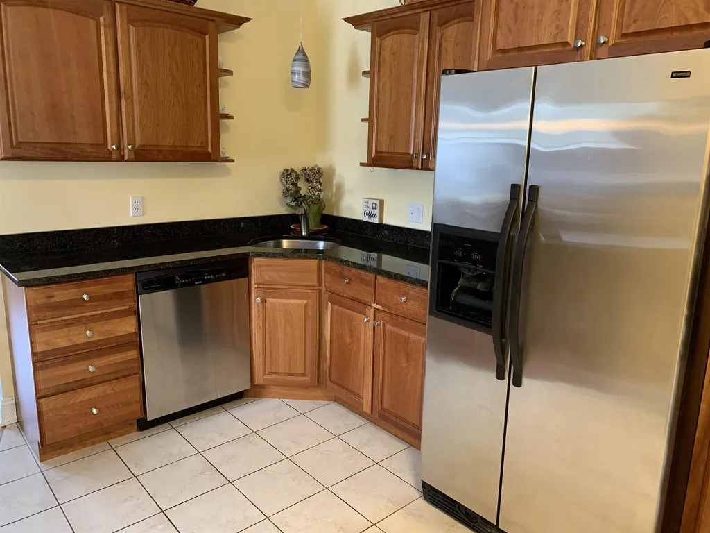 Beautiful and Spacious Condo- Your Perfect Home Away From Home - Photo 3