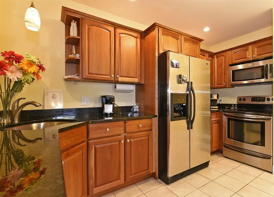 Beautiful and Spacious Condo- Your Perfect Home Away From Home - Photo 6