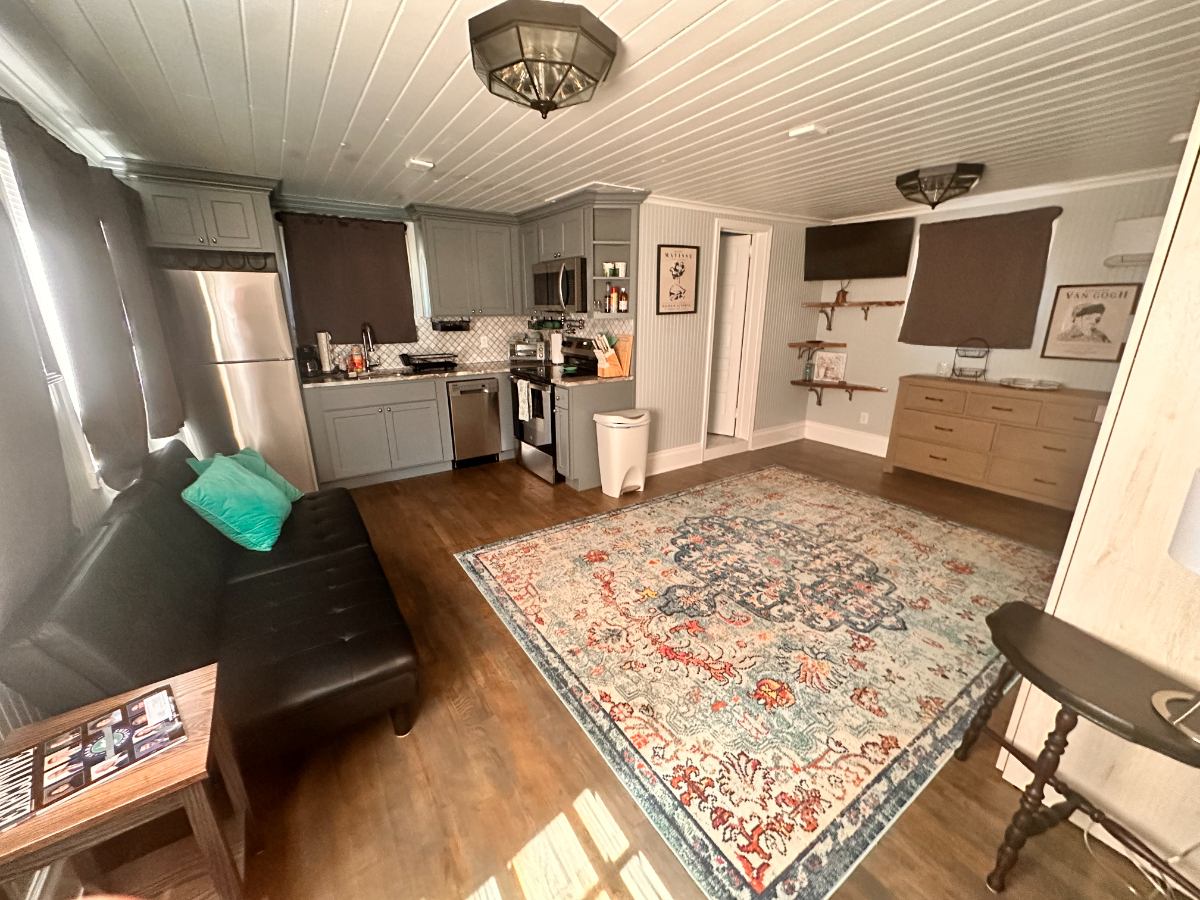 2018 Kanawha Blvd East Riverfront Studio Retreat, Steps from WV State Capitol - Photo 3