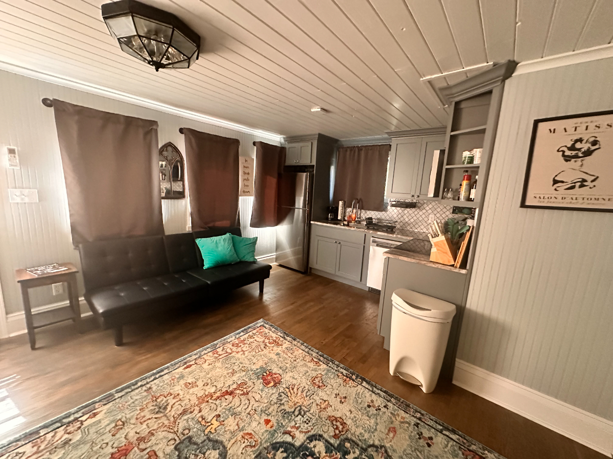 2018 Kanawha Blvd East Riverfront Studio Retreat, Steps from WV State Capitol - Photo 5