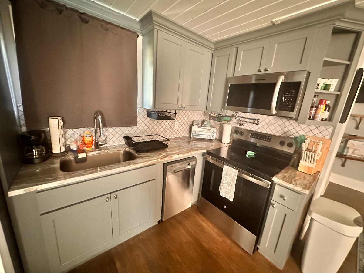 2018 Kanawha Blvd East Riverfront Studio Retreat, Steps from WV State Capitol - Photo 6