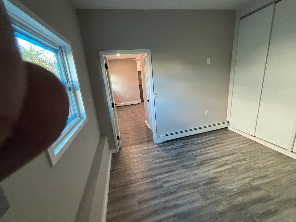 Private entrance, one bedroom, bathroom and kitchen in Oceanside, Ny - Photo 10