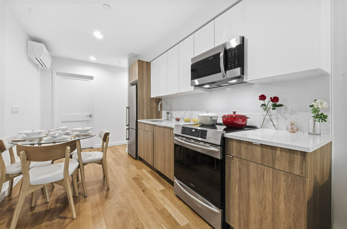 Elegant Studio Apartment in the Heart of Astoria  (Brand New Boutique Building) - Photo 6