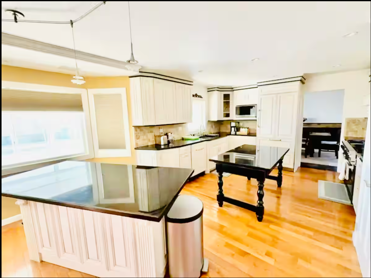 Charming, Spacious and Serene Getaway - Photo 4