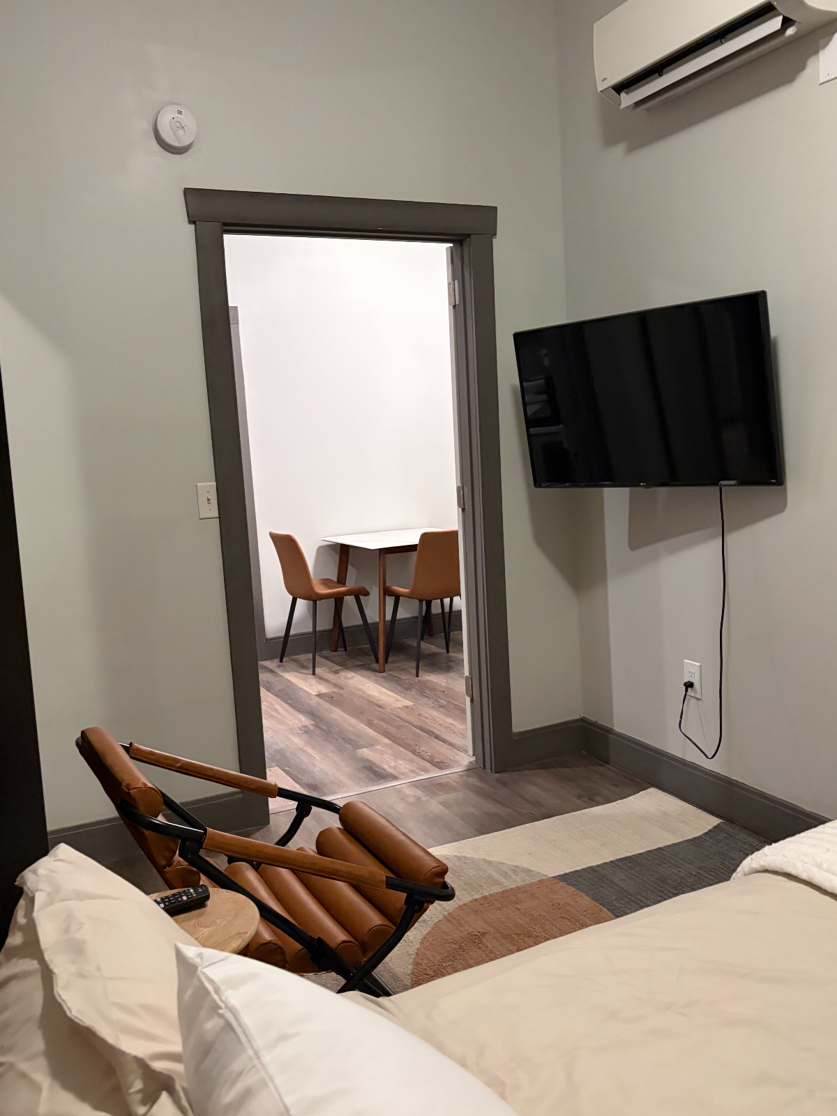 Studio One Block from Peabody, Johns Hopkins Shuttle, and Across from Mercy Hospital - Photo 5