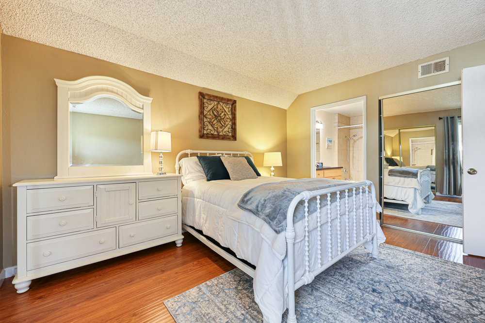 Stunning Condo in Mission Valley - Centrally located near hospitals - Photo 5
