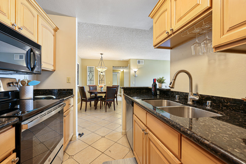 Stunning Condo in Mission Valley - Centrally located near hospitals - Photo 4