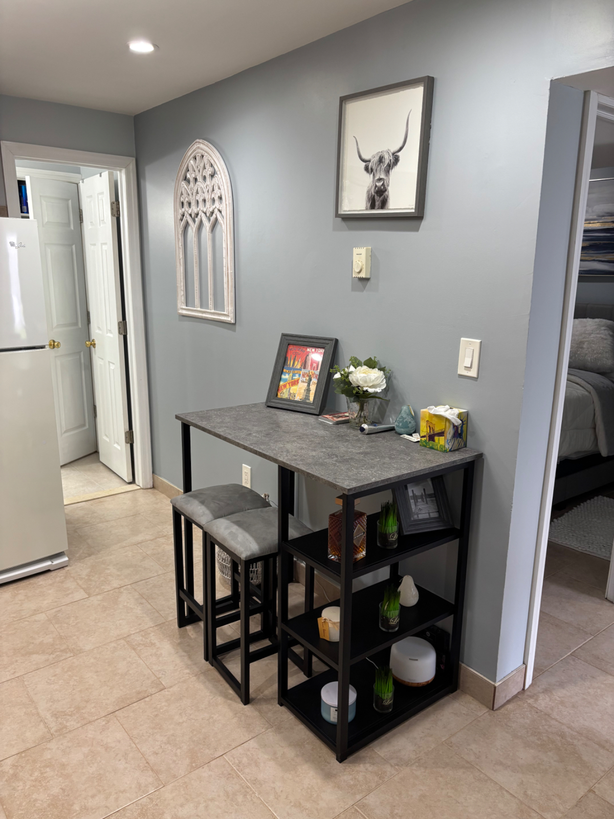 Modern private 1 bedroom suite, fully furnished, quiet and close to every hospital - Photo 9