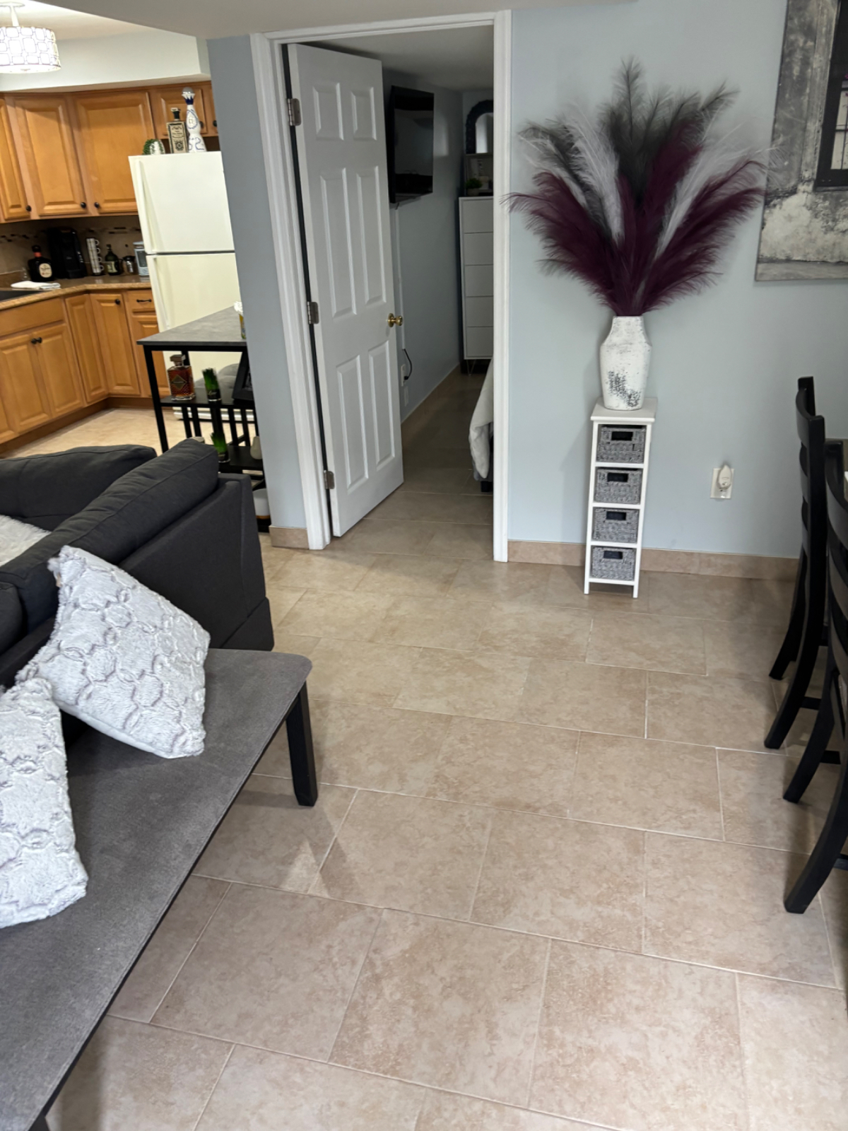 Modern private 1 bedroom suite, fully furnished, quiet and close to every hospital - Photo 12