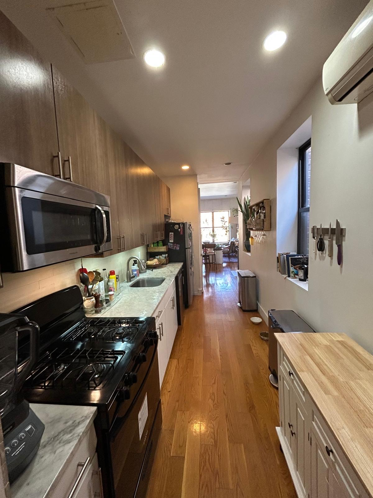 Spacious and light-filled Brooklyn 1.5 bedroom - Photo 4