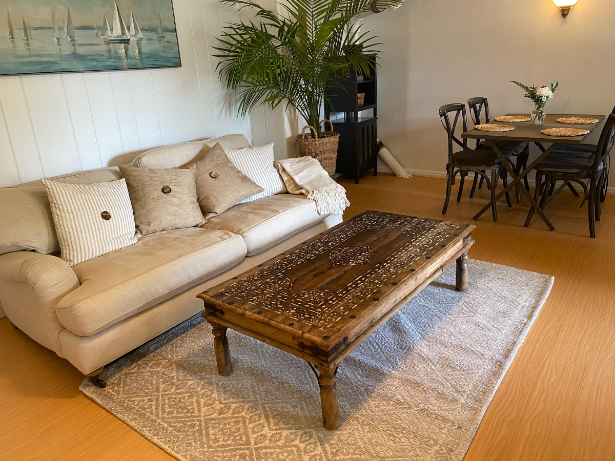 Charming one Bedroom with Free Parking on Premisses - Photo 2