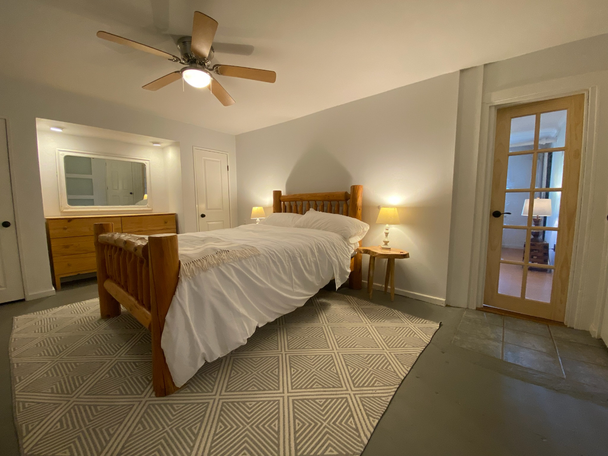 Charming one Bedroom with Free Parking on Premisses - Photo 5