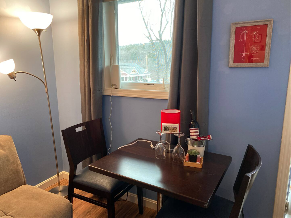 Cozy Quiet Studio, Lower Village of Beautiful Stowe, VT... Cat Okay - Photo 3