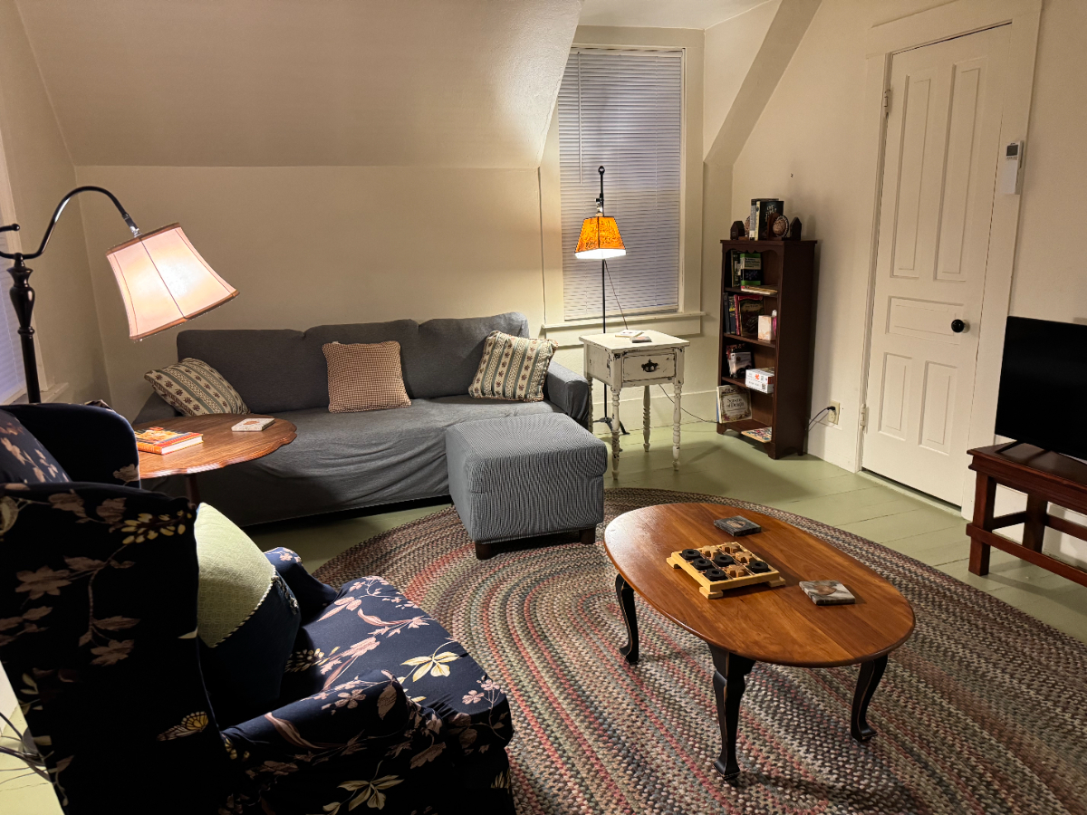 Cozy 1 bedroom apartment, fully furnished, near downtown - Photo 2