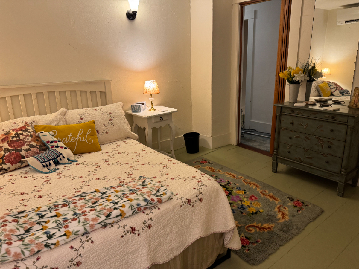 Cozy 1 bedroom apartment, fully furnished, near downtown - Photo 3