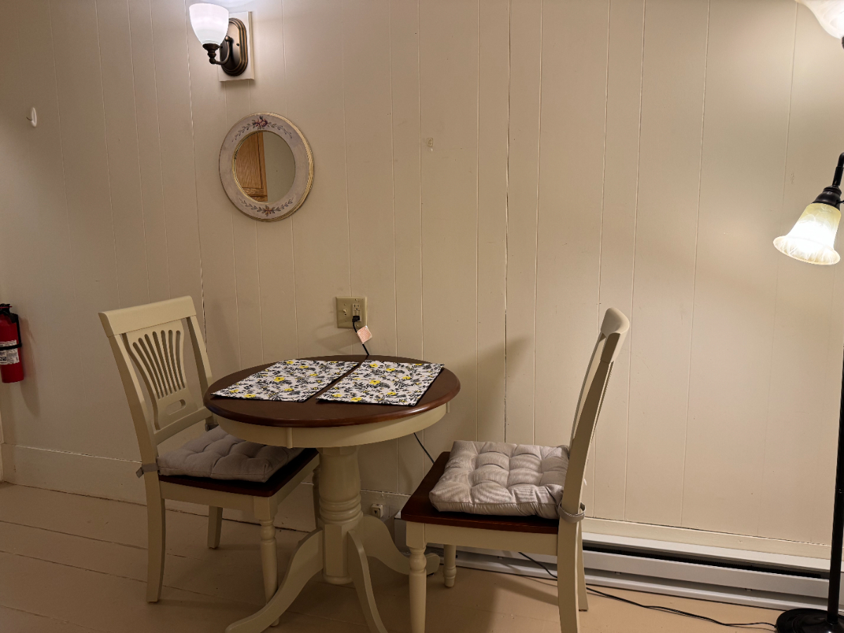 Cozy 1 bedroom apartment, fully furnished, near downtown - Photo 6