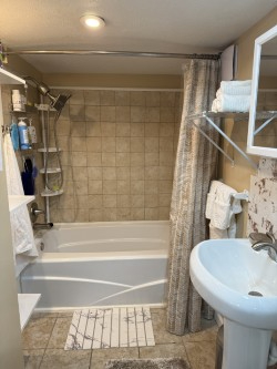 Cozy, Modern, Private Rooms 7 mins to UofR Strong Hospital, Highland & 14 mins to RGH, Unity - Photo 10