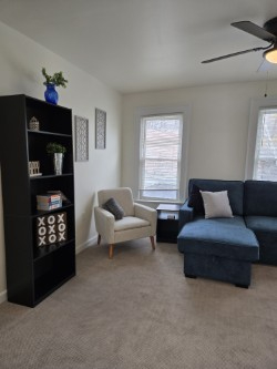 Cozy 2 Bed w Office - Photo 5