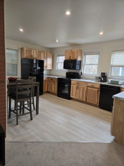 Cozy 2 Bed w Office - Photo 4