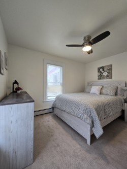 Cozy 2 Bed w Office - Photo 1